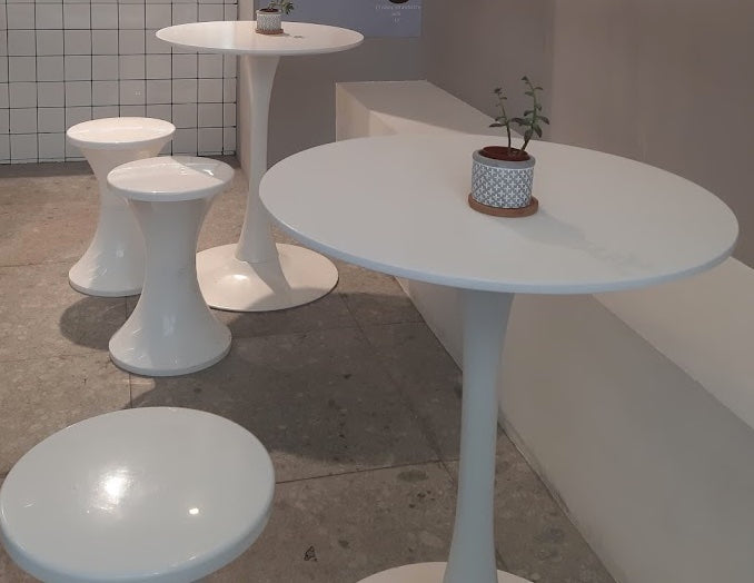 WHITE ROND TABLE